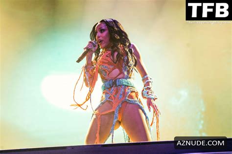 Doja Cat Sexy Seen Flaunting Her Hot Tits And Legs On Stage At The Coachella Music And Arts