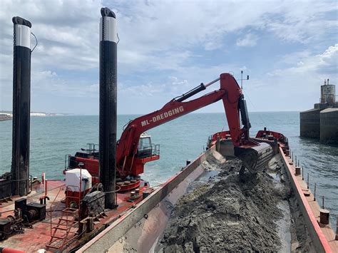 55,000m3 dredge at Brighton Marina - ML Dredging