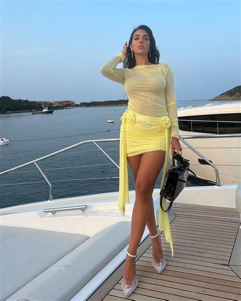 Dziewczyna Ronaldo W Bikini Georgina Rodriguez Niemal Ods Oni A Biust