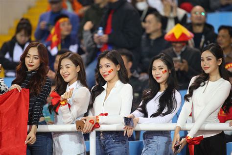 Dàn hot girl nóng cùng World Cup đổ bộ sân Mỹ Đình