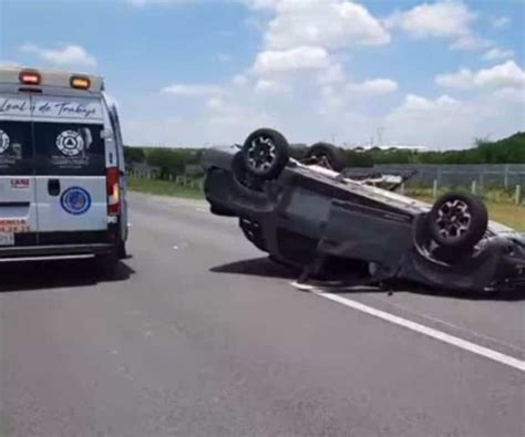 Choca Y Vuelca En Cadereyta