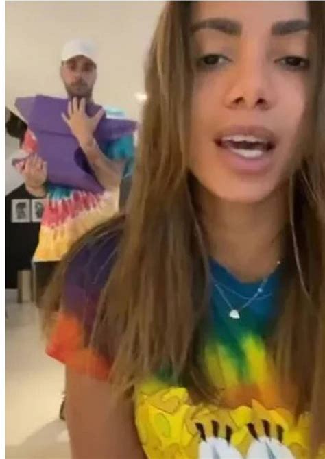 Anitta Posa De Lingerie Em Campanha De Moda Ntima Mh Babado