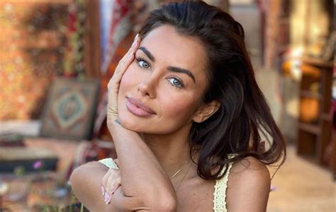 Pokazała nagrania z jachtu W czerwonym bikini wygląda obłędnie