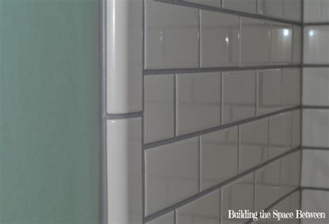 Серая затирка на белой плитке - 38 фото