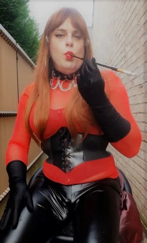 Quietly Smoking With A Holder Nude Pics XHamster