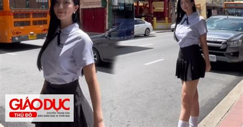 Hot girl cao m gây chú ý khi diện đồ nữ sinh tôn chân dài miên man