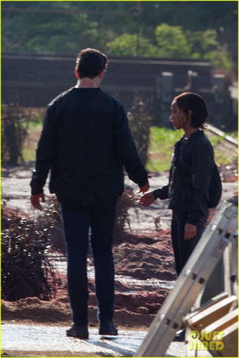 Zoe Kravitz Shows Off Her Bikini Body Before Filming More Allegiant