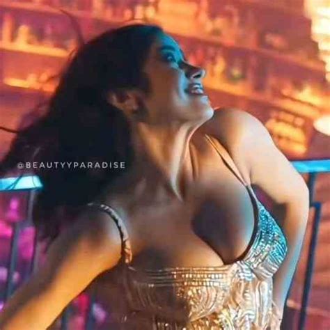 Janhvi Kapoor Hot Cleavage Show From Bawal Movie Glamsundari In