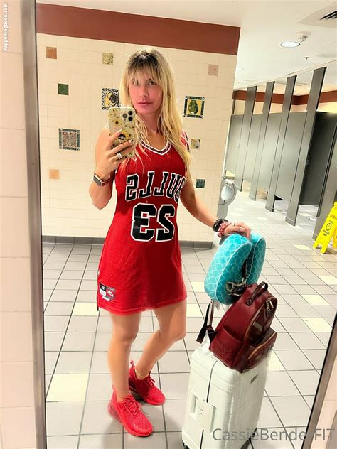 Cassie Bender Nude OnlyFans Leaks Fappening FappeningBook