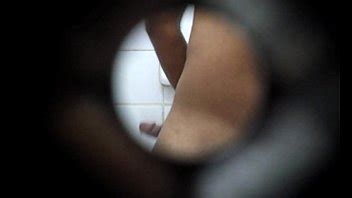 Cámara oculta Hermano en el baño XVIDEOS