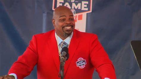 Wilfork Tearful Thankful During Patriots Hall Of Fame Induction