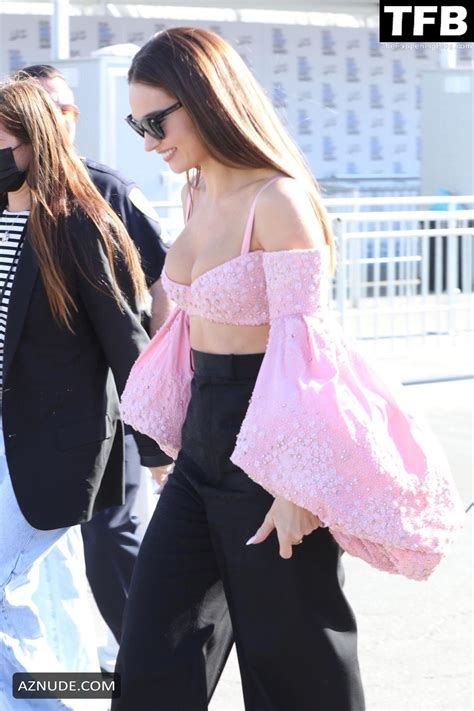 Lily James Sexy Seen Showing Off Her Hot Cleavage At The Film Independent Spirit Awards Aznude