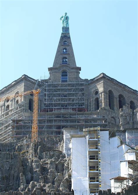 Den Hercules Monumentet Wilhelmshoehe Mountainpark Bergpark Slott