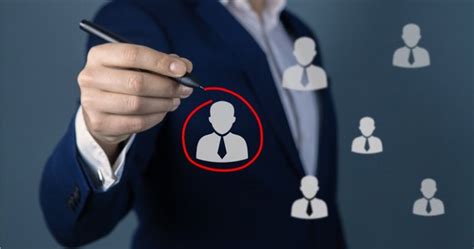 The difference between personalization and customization in retail CX ...