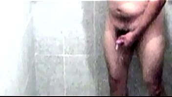 Masturbándome en la ducha XVIDEOS