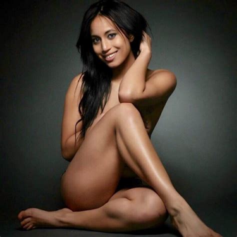 Legs Crossed Porn Pic