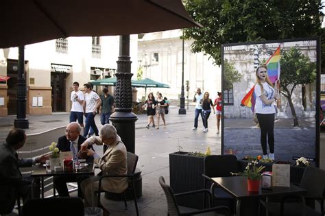 Polémica por una muestra sobre el Orgullo Gay Fotos Politica EL PAÍS