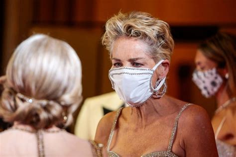 Sharon Stone Mejor Que Nunca A Los A Os Foto En La Piscina Sin Bikini Tal Cual