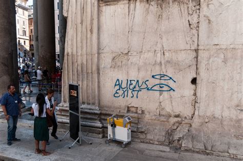 El vandalismo en el arte va más allá del Coliseo de Roma