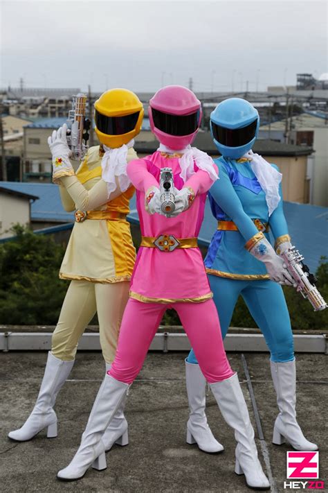 CEWEK JEPANG MULUS HORNY Foto Power Rangers Diperkosa Monster