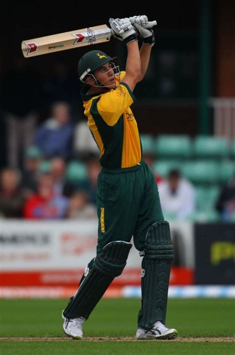 Fans are reacting to the latest What the Hales auction win 32