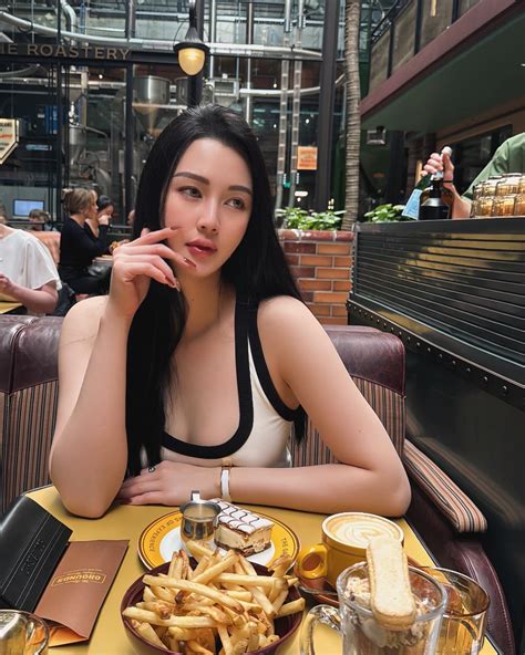 Cặp đôi hot nhất MXH lúc này Cô dâu cao 1m80 diện áo dài cưới 60 triệu chú rể 1m90 với visual