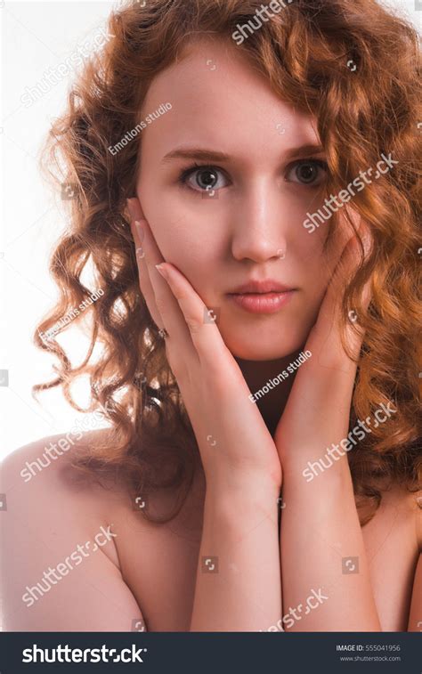 Portrait Attractive Nude Woman Foto Stok 555041956 Shutterstock