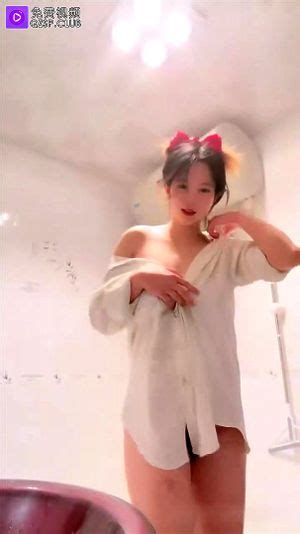 Watch 国产性感尤物大奶美女 假屌吸在桌子上骑坐 猛捅骚穴流白浆浴室摸穴喷水自慰 Swag Asian 主播 Porn SpankBang