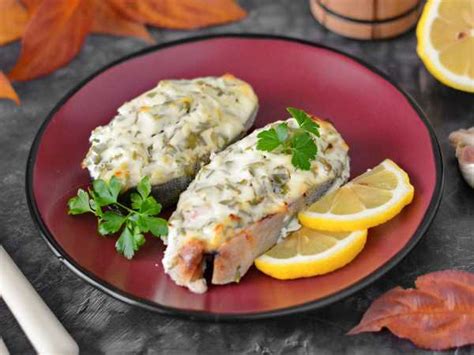 Кета в сметане в духовке — рецепт с фото пошагово