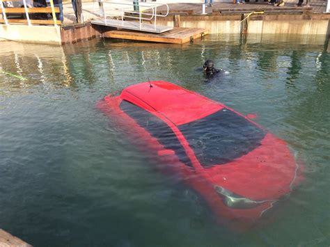 Woman Drives Her Car into a Lake, Blames the GPS - autoevolution