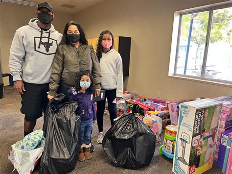 Mt San Jacinto College Foundation Gives Presents To Students Children