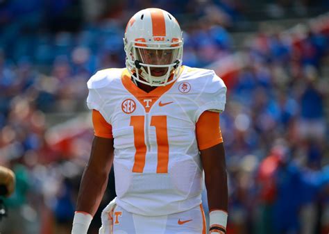 Vols Qb Joshua Dobbs Tracks Down Sad Little Boy Makes Him Happy