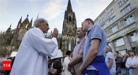 After Approving Blessings For Same Sex Couples Pope Asks Vatican Staff To Avoid Rigid