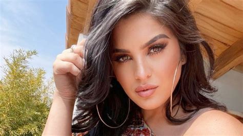 Curvy Zelma paraliza la red en diminuto bikini blanco El Heraldo de México