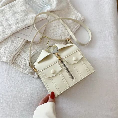 Bolsa Crossbody De Dama Vinipiel Premium Modelo Chamarra Blanco Cute