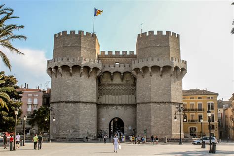 Torres De Serranos Viaja A Valencia Por La Puerta Grande