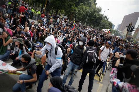 Marchas Estudiantiles En Bogotá Registro Fotográfico En Primer Plano