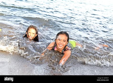 Kinder mädels bikini Fotos und Bildmaterial in hoher Auflösung Alamy