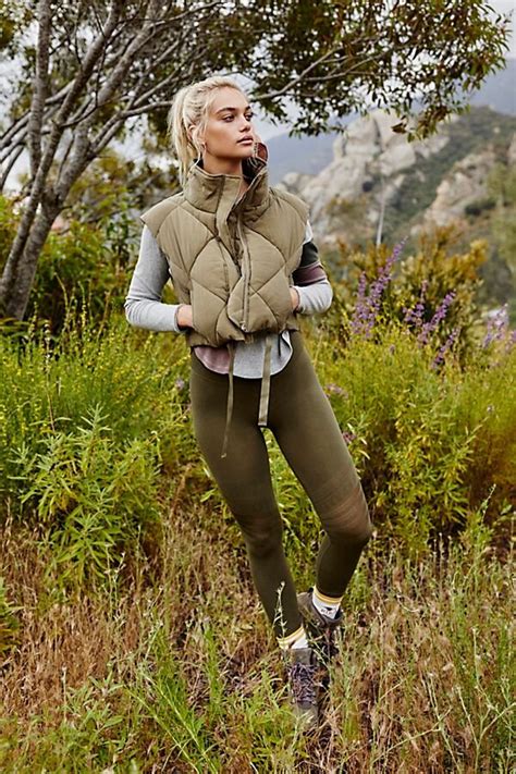 Olive green leggings | HOWTOWEAR Fashion