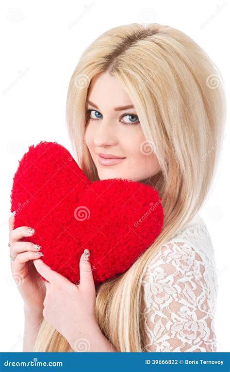 Belle Femme Blonde Tenant Le Coeur Rouge Photo stock Image du émotion fermer 39666822