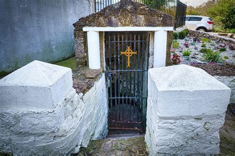 HOLY WELL ON WELL ROAD IN SWORDS THE HEADLESS PHOTO BLOG