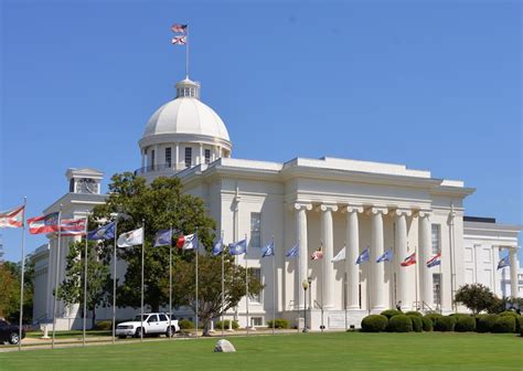 Alabama State Capitol – street tribe