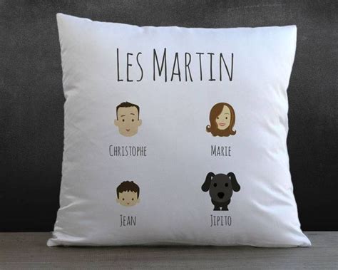 Coussin personnalisé avec les prénoms de la famille Cadeaux