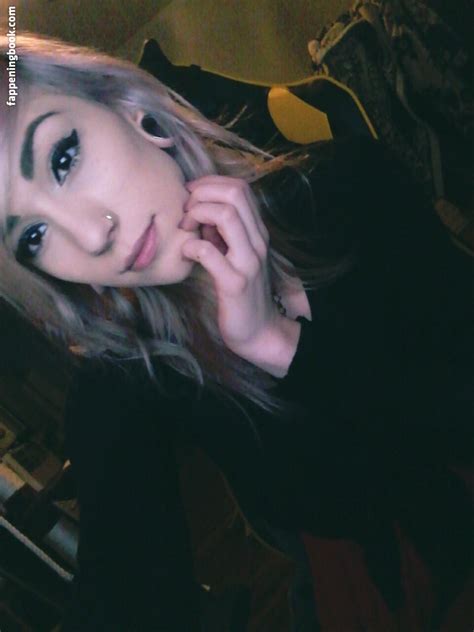 Pterodactylsftw Twowheelsandaponytail Nude OnlyFans Leaks Fappening FappeningBook