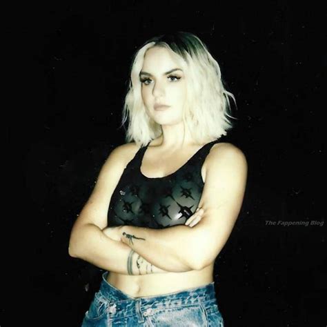 Avril Lavigne AvrilLavigne Nude OnlyFans Photo The Fappening Plus