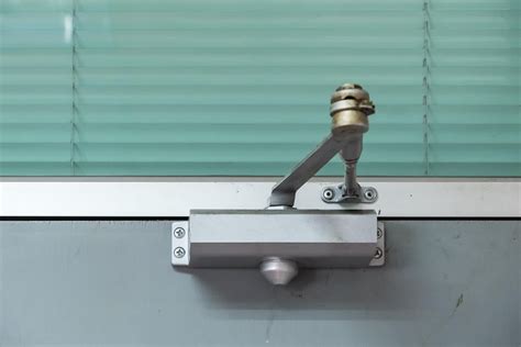 7 Best Screen Door Closer | Reviews + Guide]