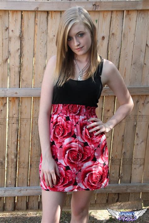 Mandy Roe Shows Her Tits And Ass In The Backyard Photos