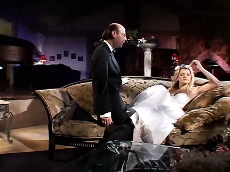 Une douce blonde au cul fabuleux suce puis se fait baiser sur le canapé xHamster