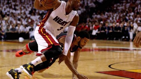 Nba Dwyane Wade Powers Miami Heat Past Toronto Raptors In Overtime