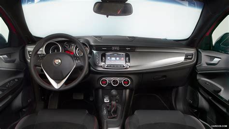 2015 Alfa Romeo Giulietta Sprint - Interior | Caricos